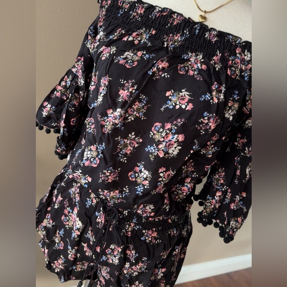 Off the shoulder floral print pom pom romper - Picture 10 of 10